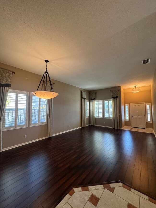 Photo - 1762 River Oaks Cir