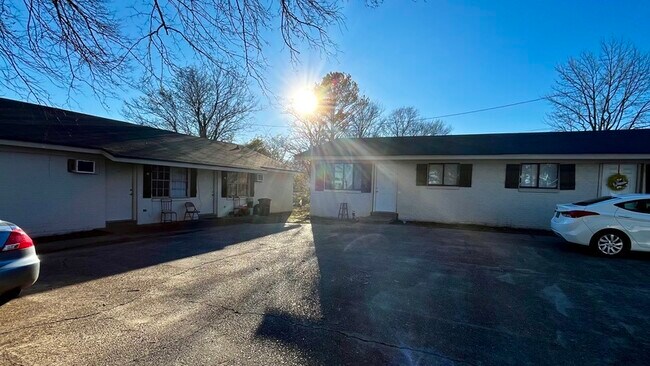 Building Photo - 2112 14th Ave N Unit A