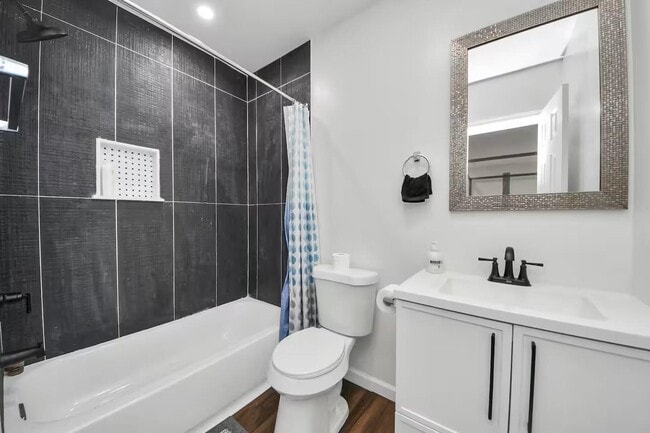 Photo - 3217 Binz St