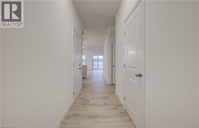 Photo - 89 Rivergreen Cres