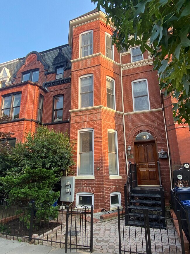 Front Exterior - 512 M St NW Unit B