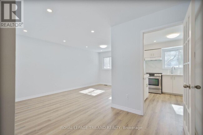 Photo - 825 Dundalk Dr