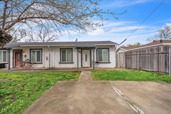 Building Photo - 7717-7717 Cologne Ln