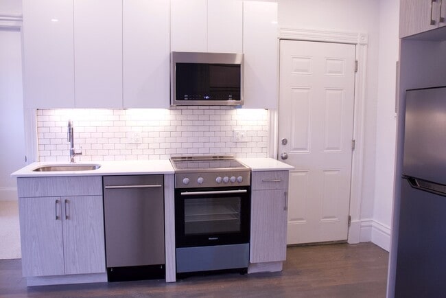 225 Newbury St Unit 1