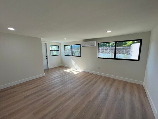 120 W 22nd St