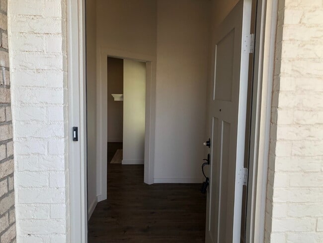 Photo - Beautiful well-maintained townhome