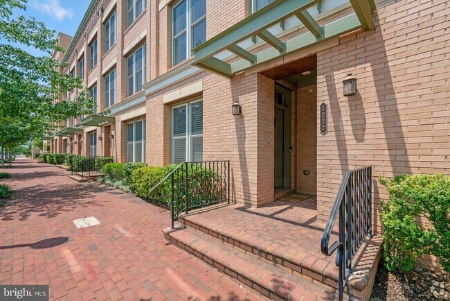 Building Photo - 1222 Main Line Blvd Rental