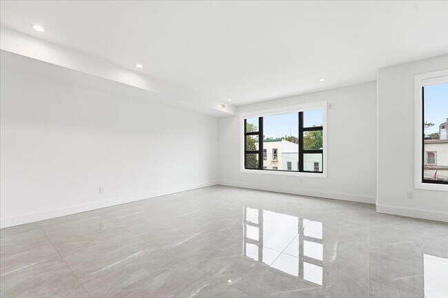 Photo - 290 Griffith St Unit 201