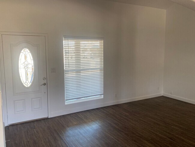 Photo - Nicely updated 3/2 SFH in Glendale w no HOA