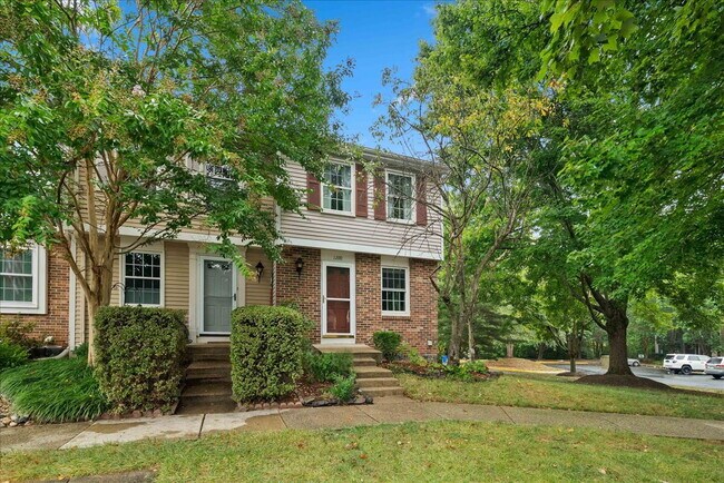 Building Photo - "Charming 2-Bed Townhouse with great upgra...