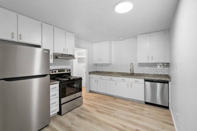 Photo - 2104 rosamond ave shasta lake apt 2