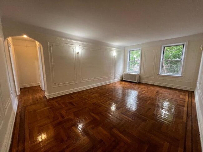 Building Photo - 1 bedroom in SUNNYSIDE NY 11104 Unit 2E