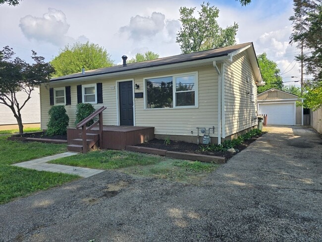 Building Photo - YOU CAN STOP YOUR SEARCH! Jeffersontown / Jtown Rental with 3 Bedrooms, 1 Full Baths, Ranch, 1 Ca...
