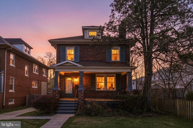 Building Photo - 7903 Woodbury Dr