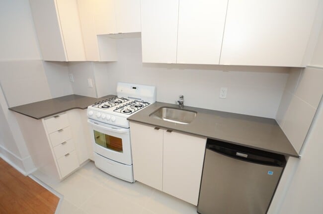 Photo - 160 Huron St