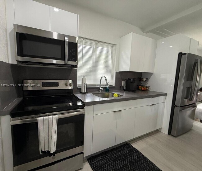 Photo - 6825 NW 5th Ct Unidad 0