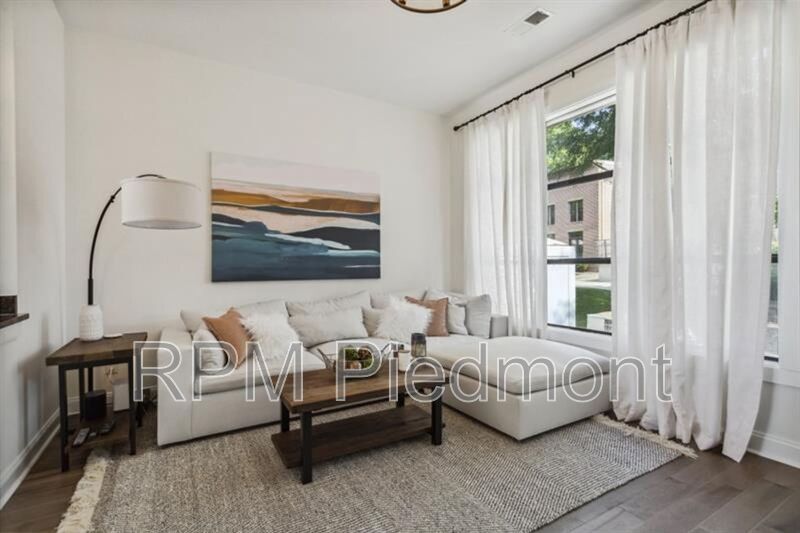 Photo - 174 Chester Avenue SE