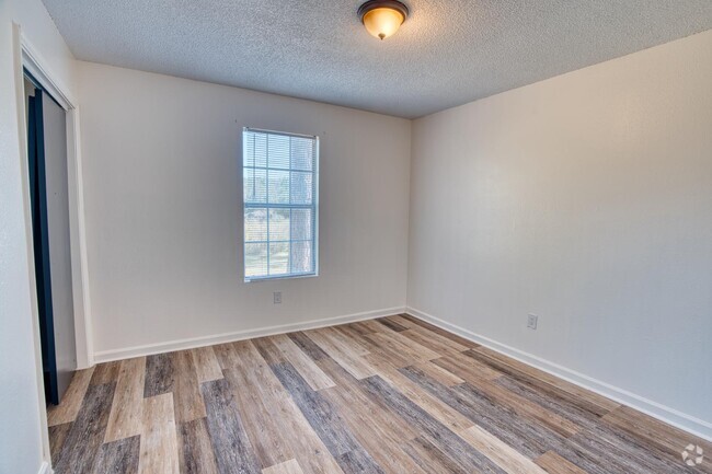 Building Photo - 2600 7th St SE Rental
