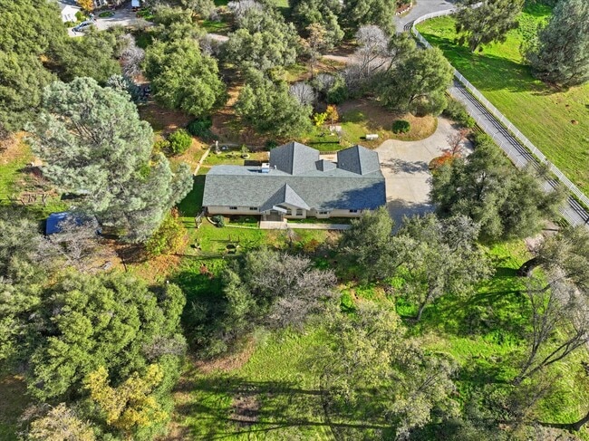 Photo - 43379 Leach Rd