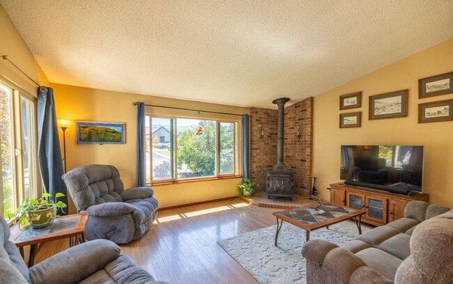 Photo - Charming 3-Bedroom Ranch for Rent in Prime Location!
