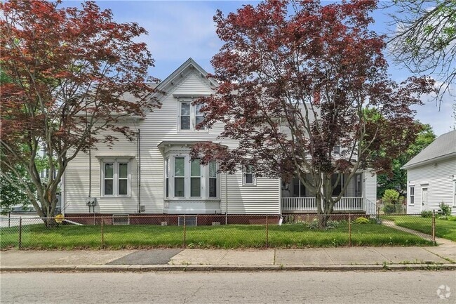 Building Photo - 585 Plainfield St Unit 1 Rental