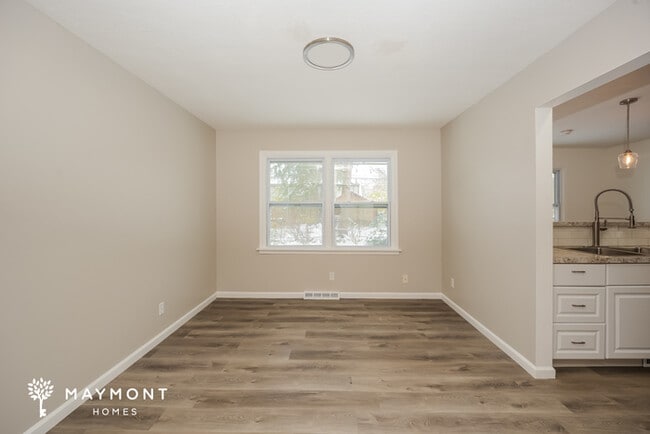 Photo - 281 Sundale Rd