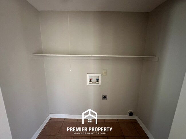 Photo - Move-In Ready 4 Bedroom Rental in 38134 â?? Hardwood Floors & Open Kitchen