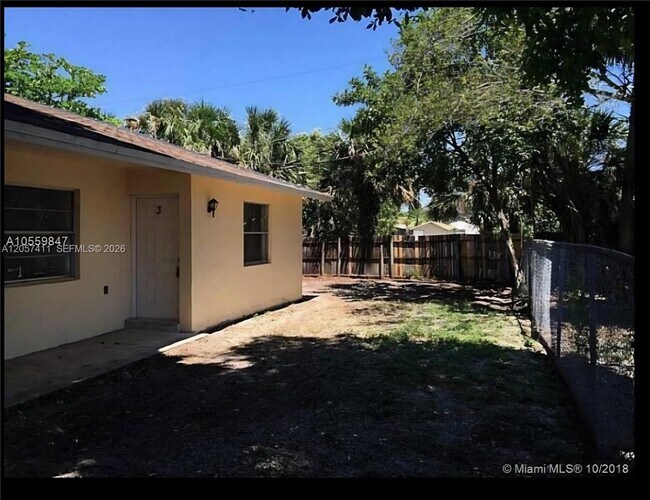 Photo - 853 SW 9th Ct Unit 2