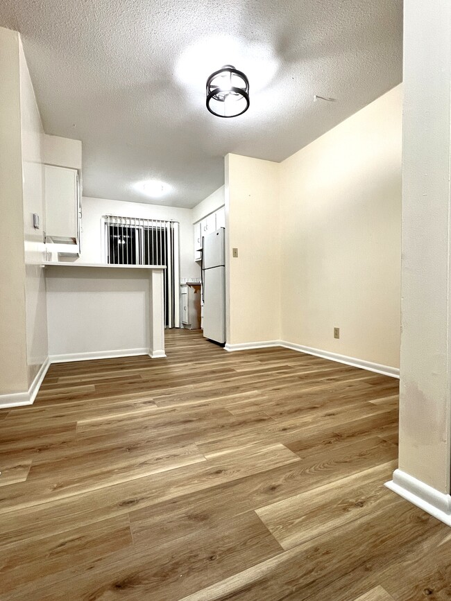 Dining Space - 9315 Bluejacket St Apartments