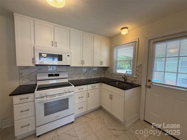 Photo - 730 E Iredell Ave
