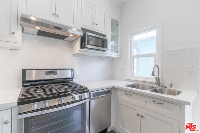 Photo - 31 Breeze Ave Unit B