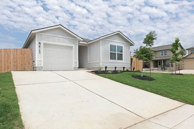 8103 Autares Glade