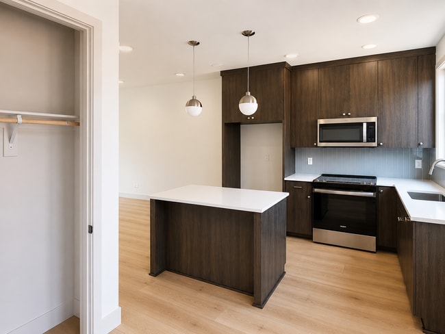 7819-7825 SE Tolman St.