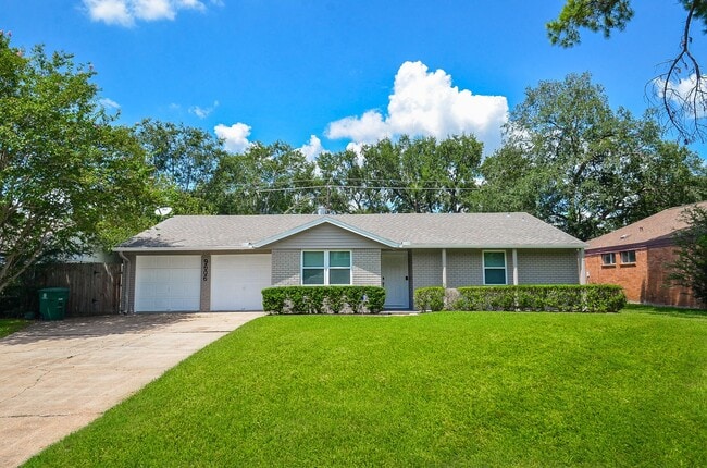 Photo - 9606 Highmeadow Dr House