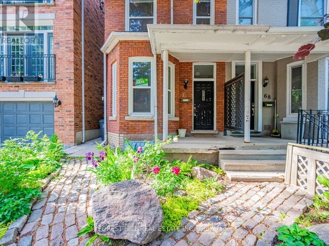 Photo - 70 Macpherson Ave Unit Upper