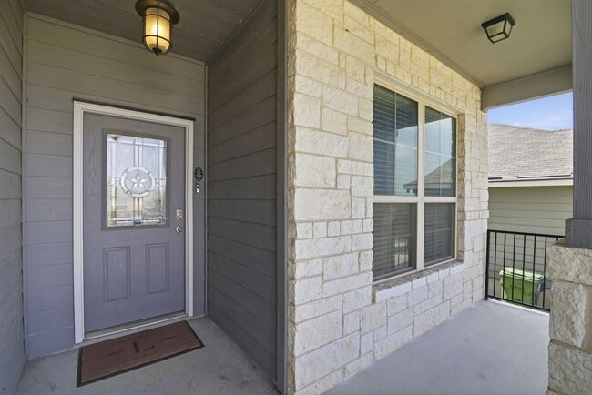 Photo - 4 Bedroom Home for Rent in San Antonio with Solar Panels – Cinco Lakes Move-In Ready!