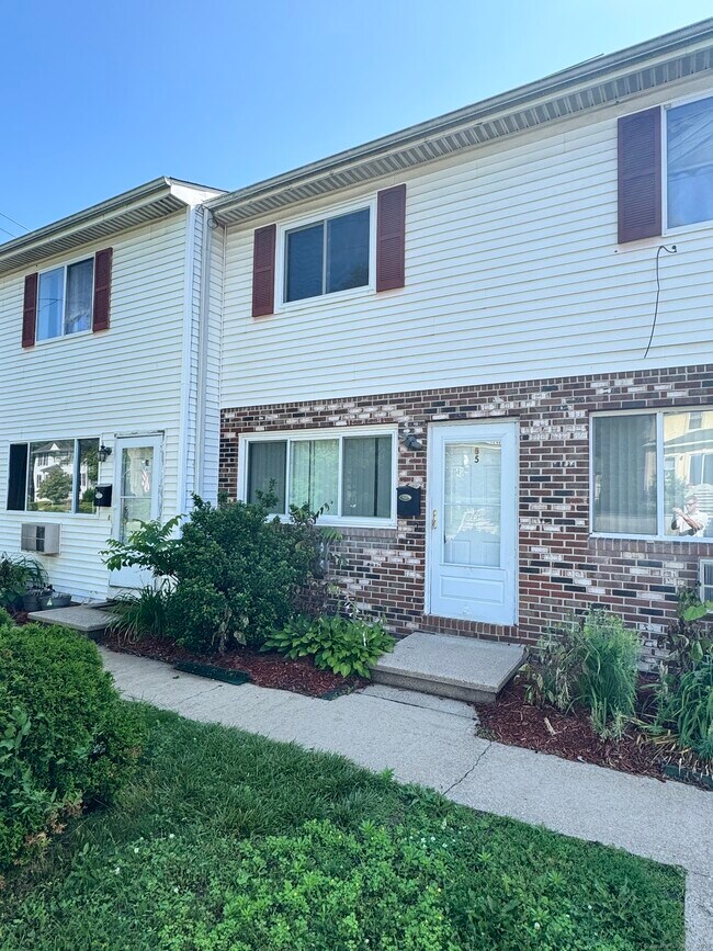 Photo - 581 Highland Ave Unit APT 5