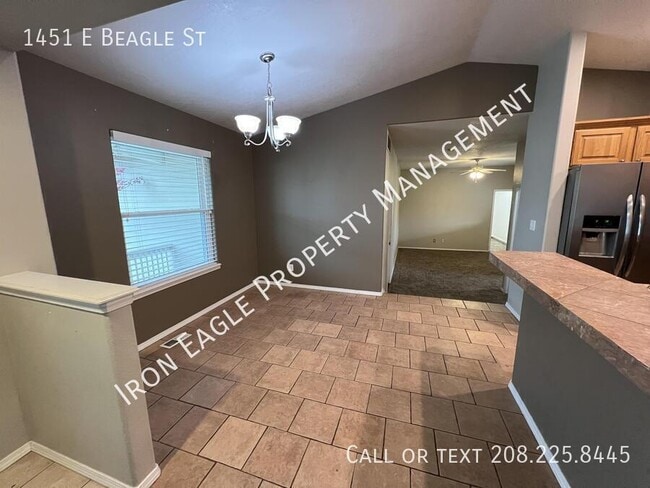 Photo - 1451 E Beagle St