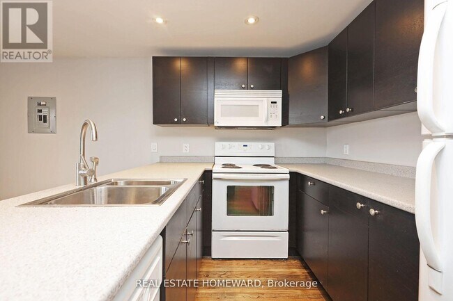 Photo - 156 Royal York Rd