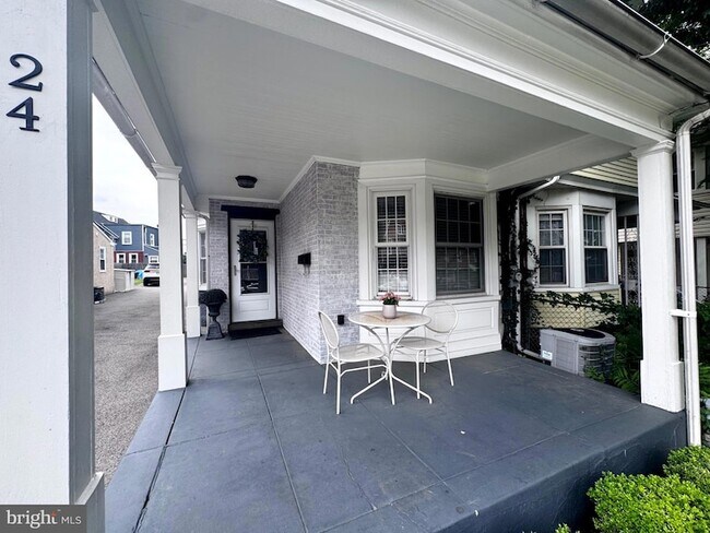 24 Thomas Ave