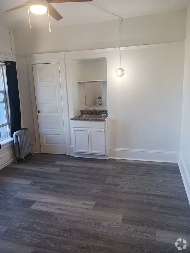 Building Photo - 1717 W Burnside St Rental