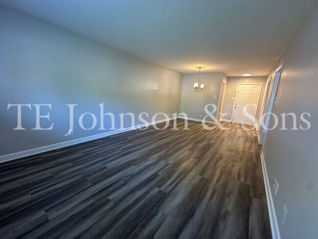 Photo - 1 Bedroom Minutes from The School of the Arts! Unit 2001 S Main 209