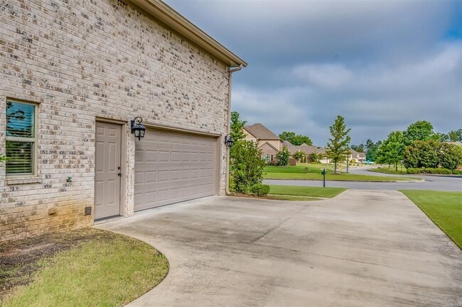 Photo - 1007 Old Breckenridge Ln