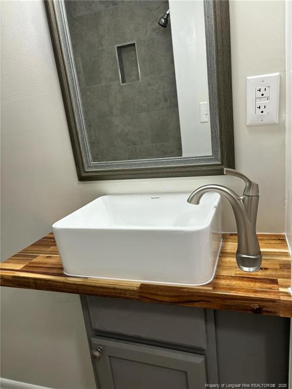 Photo - 432 Squirrel St