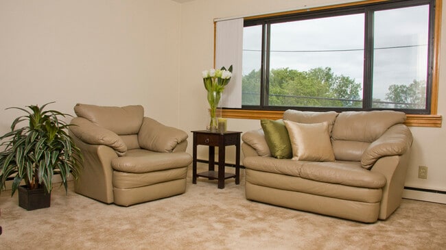 Photo - Crossroads Apartments