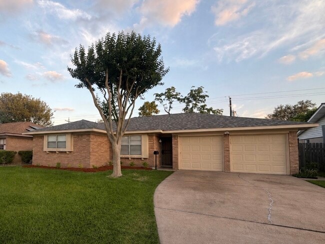 Building Photo - 7335 Tanager St