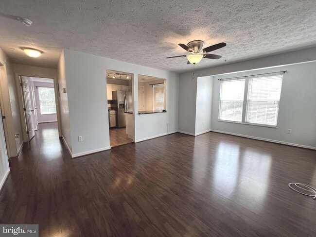 Photo - 689 Winding Stream Way