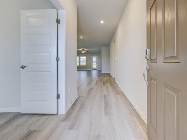 Photo - 108 Greenspire Ln