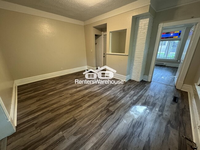 Building Photo - 483 Edmund Ave W Rental