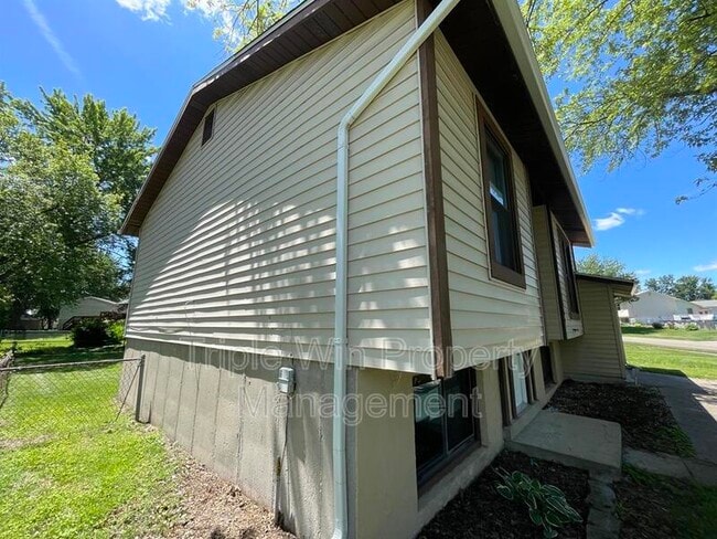 Photo - 1464 Monopoly Dr